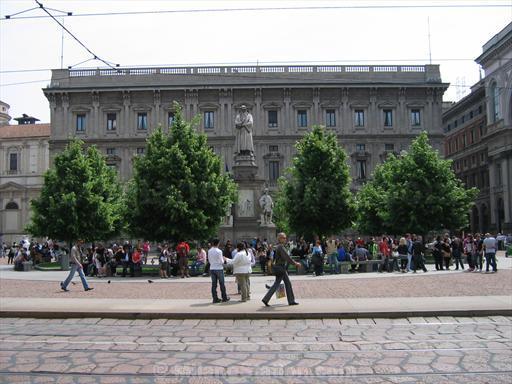 Piazza della Scala and Leonardo da Vinci Monument